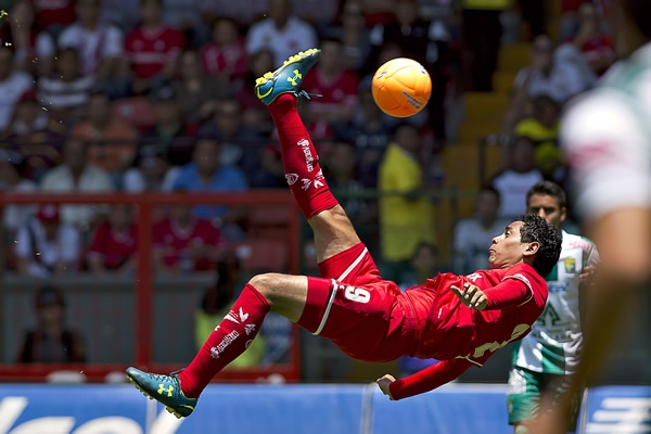 Espectacular chilena de Raúl Nava.
