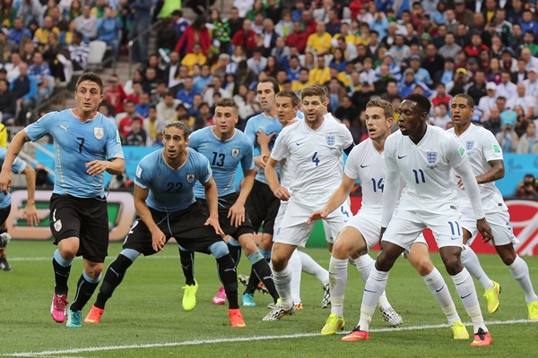 Esperando el remate en el área.