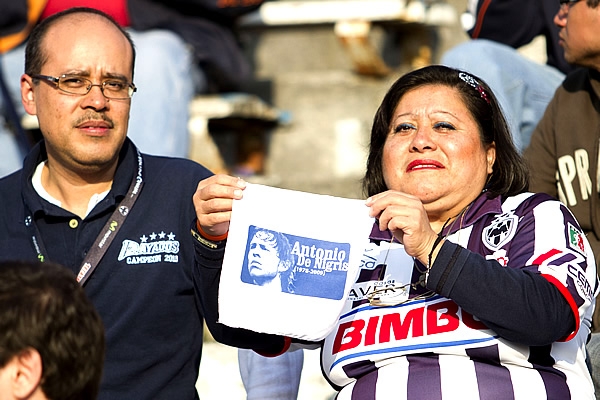 Esta aficionada recordó a Antonio de Nigris, a cinco años de su deceso.