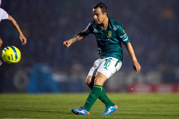 Excelente disparo de Montes que terminó en el fondo de las redes.