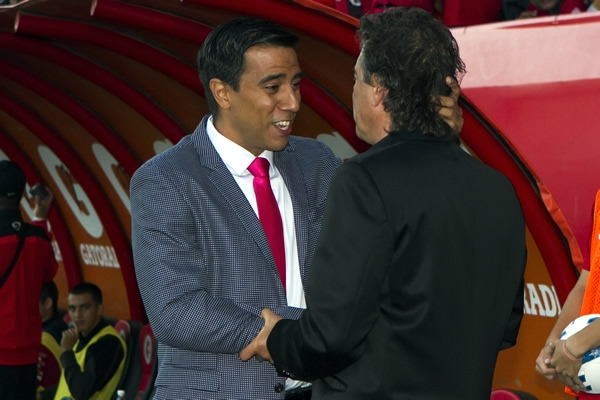 Farías y Romano se saludaron cordialmente antes del duelo.