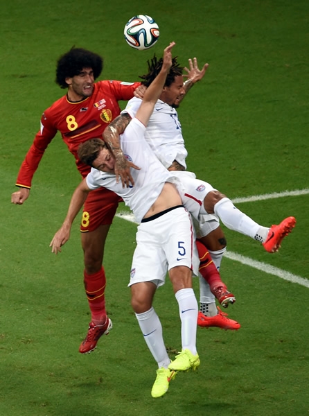 Felliani ha buscado marcar.