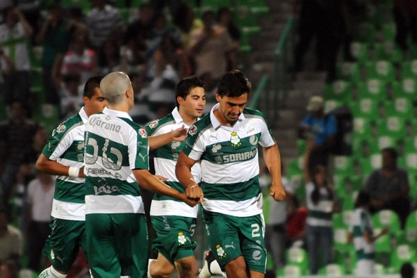 Fue Alanís quien con un cabezazo puso el 1-0.