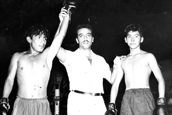 Fue boxeador amateur, inició a los 16 años en el Consejo de San Luis Potosí.