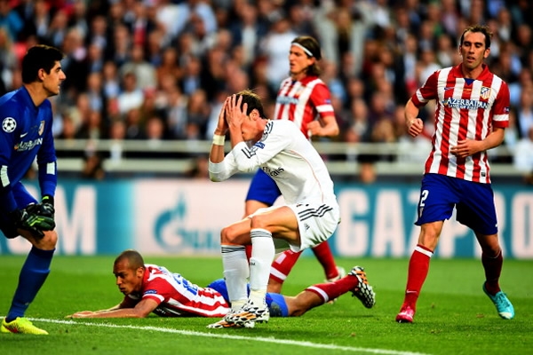 Gareth Bale tuvo la más clara en los primeros 30 minutos.