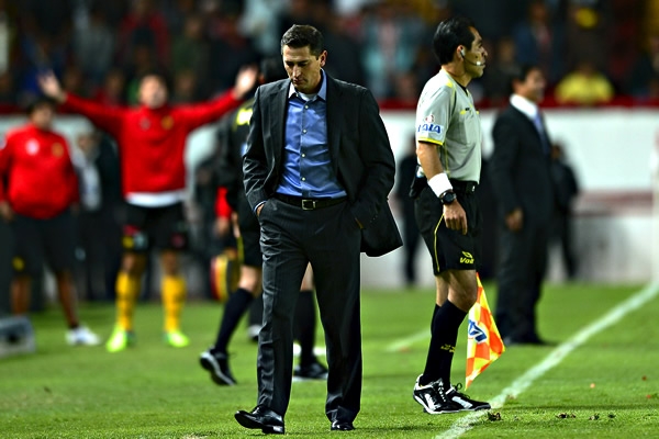 González mostró su decepción tras el gol de los Felinos.