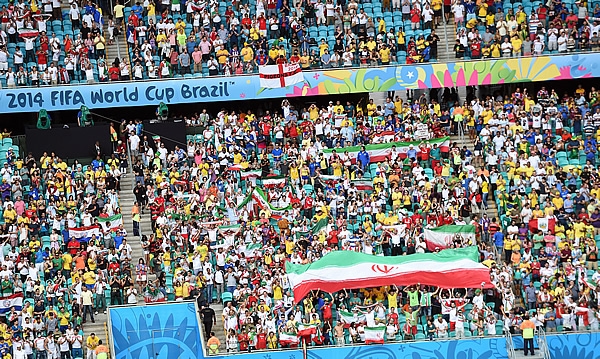 Las gradas en la Arena Fonte Nova lucen casi llenas.