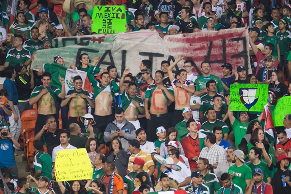 Gran ambiente en la tribuna.