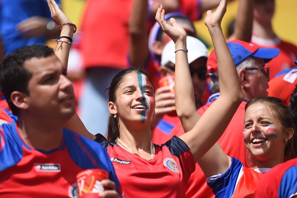 Gran ambiente se vive en la Arena Pernambuco.