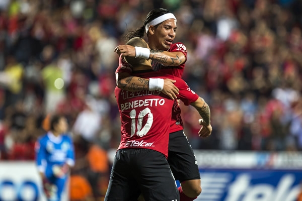 Gran polémica protagonizaron Farías y Bueno al medio tiempo.