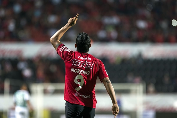 Gran remate que no desaprovechó Moreno y clavó en las redes.