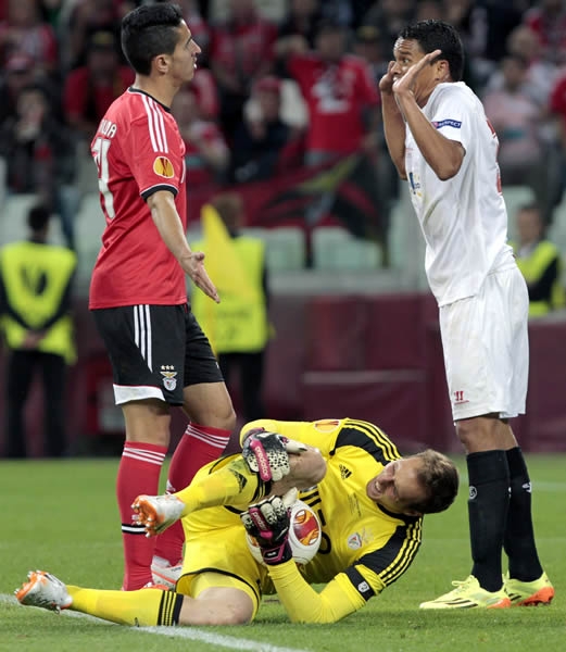 El guardameta Oblak se quejó de la fuerte entrada de Bacca.
