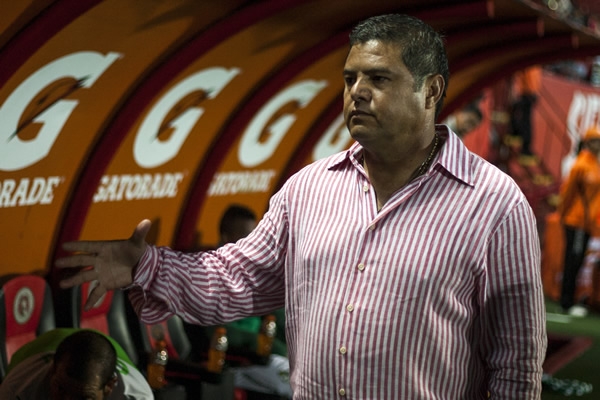 Guzmán no ocultó su seriedad en el encuentro.