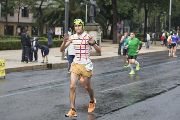 Hasta el Chavo del Ocho decidió ponerse tenis en domingo.
