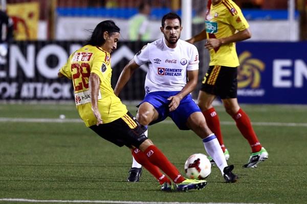 Hasta que un descuido en la zaga cementera derivó en el empate.