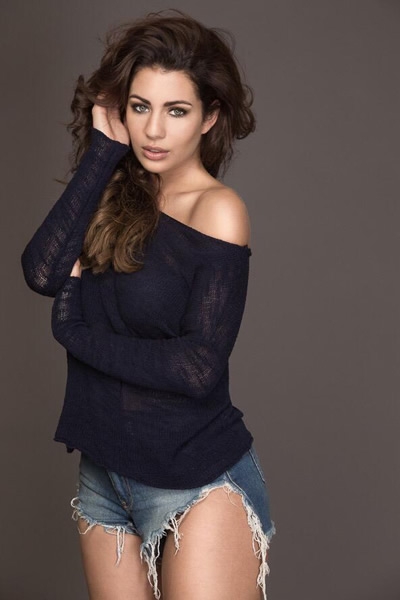 Con hermosos ojos y curvas irresistibles, te robará el aliento. 