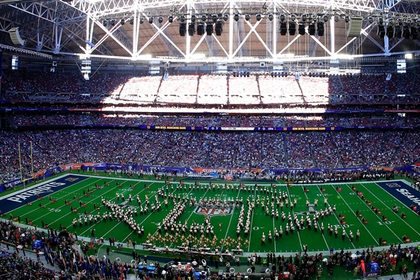 Impresionante lució el inmueble en el Super Bowl.