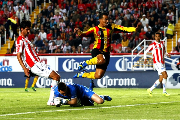 Inicia la segunda mitad con los Melenudos a la ofensiva.