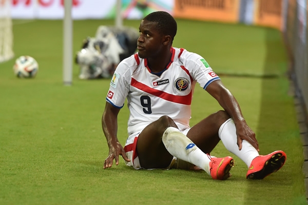 Intento fallido de Campbell que intentó poner ventaja para su equipo.