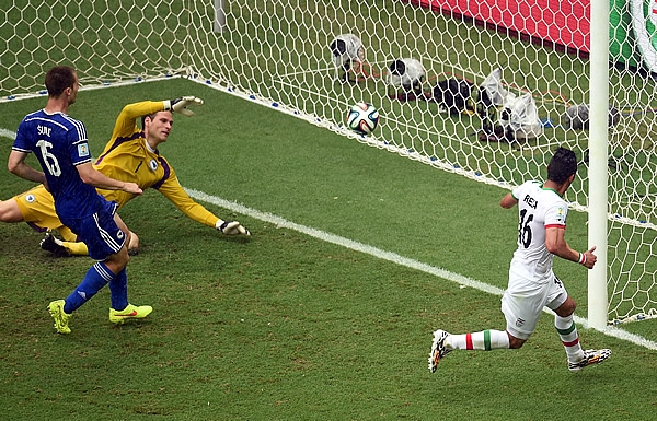 Irán acorta distancias con anotación de Reza Ghoochannejhad.