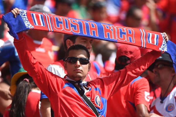 Italia y Costa Rica se pelean por el primer lugar del Grupo D.