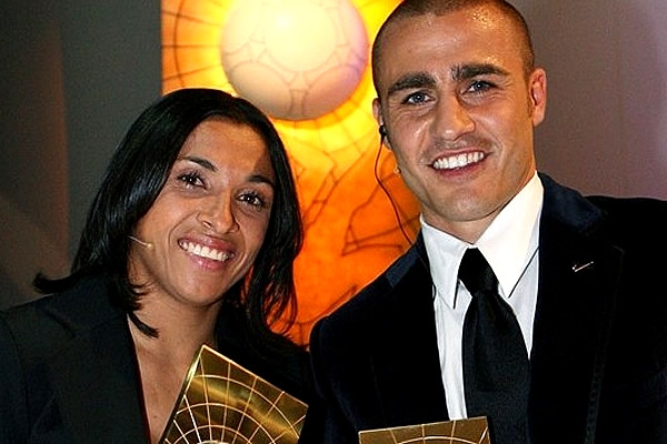 El italiano Fabio Cannavaro se proclamó Jugador Mundial de la FIFA en 2006.