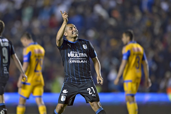 Jiménez puso a cantar a todos los gallos de La Corregidora.
