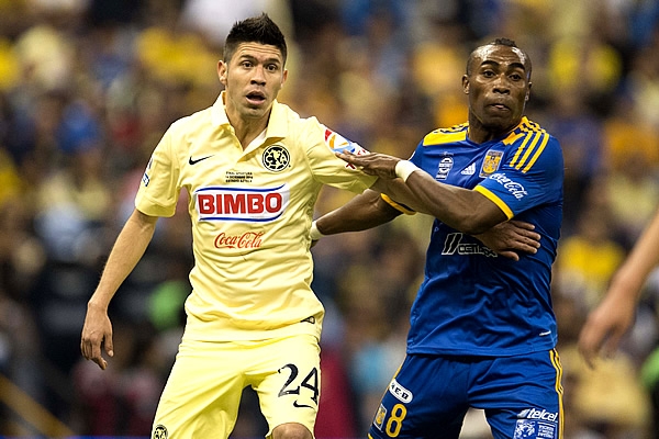 Joffre Guerrón dejó el área para marcar a Oribe Peralta.