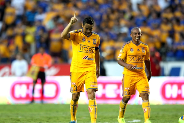 Juninho festeja el 4-2 definitivo.