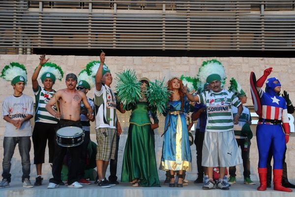 La afición albiverde le dio un toque especial al ambiente en la Laguna.