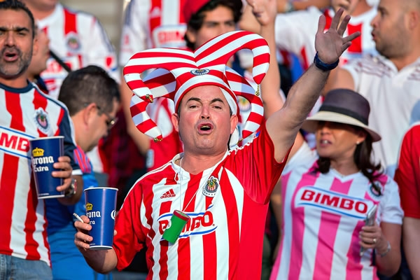 La afición de Chivas estuvo presente en el estadio.