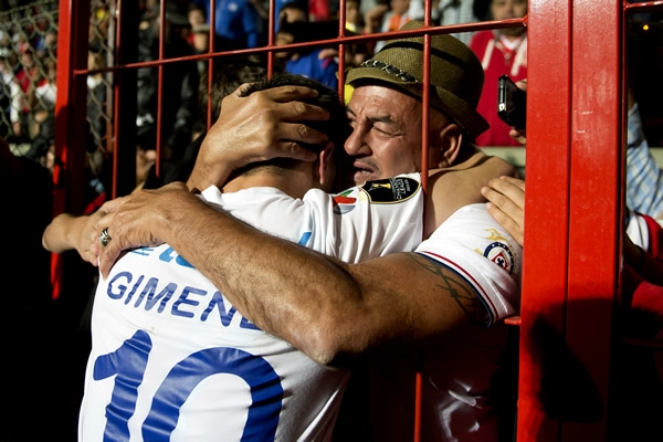 La afición se entregó a su ídolo, el Chaco Giménez.