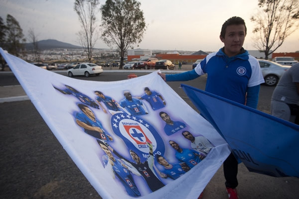 La afición visitante no defrauda su Máquina.