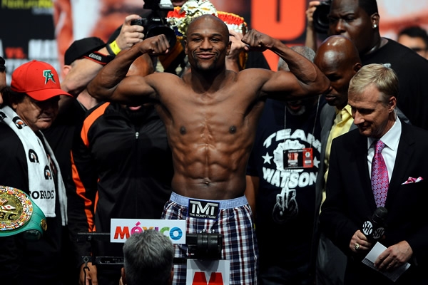 La balanza dice 150,5 lb, los expertos lo ven favorito.