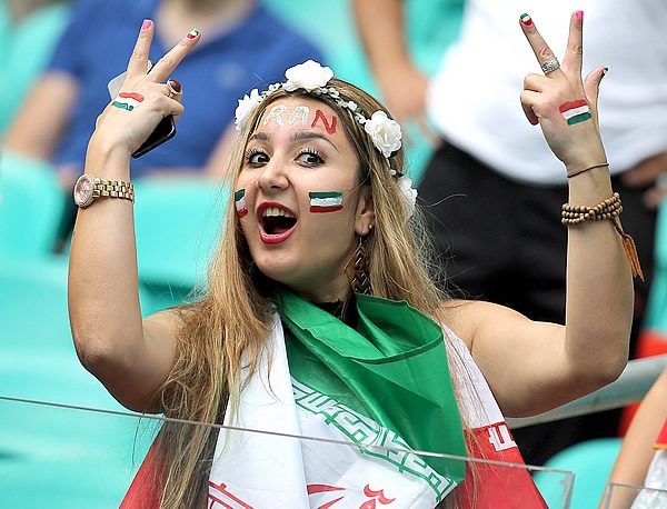 La belleza iraní en las gradas del Fonte Nova.