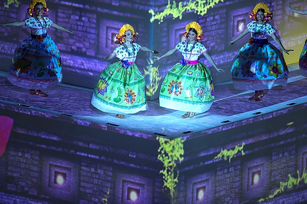 La belleza veracruzana presente en la apertura.