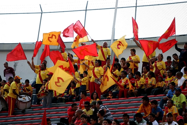 La celebración en las tribunas estremece los gritos.