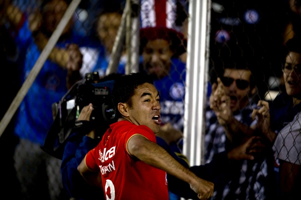 La comunión con los aficionados que aún esperan más del mexicano.