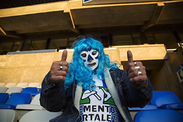 La creatividad siempre presente en las tribunas.