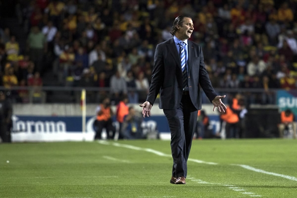 La desesperación invadió a Pizzi al no llegar el gol.