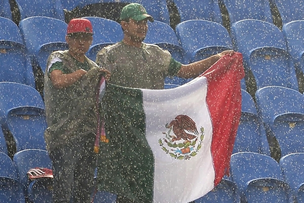 La fuerte lluvia no significó nada para la afición del Tricolor.