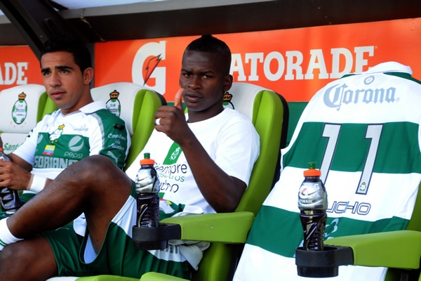 La guardia de honor es de Quitero, va a la banca.