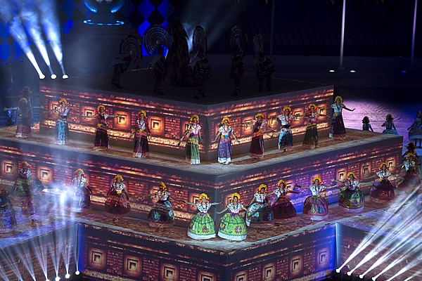 La inauguración estuvo llena de color.