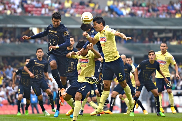 La intensidad entre los dos equipos apareció rápido.