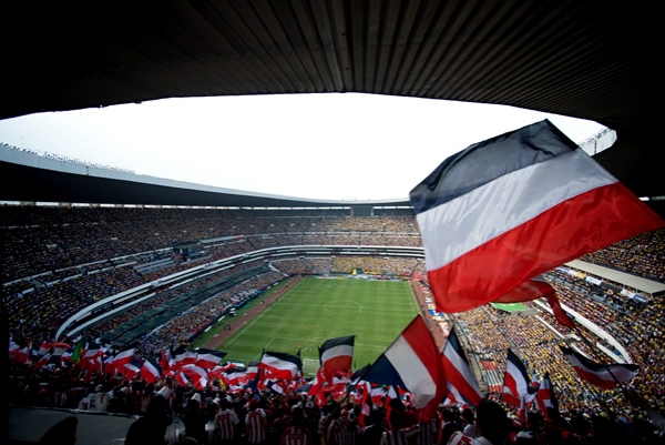 La invasión Chiva, pese a la derrota, siempre está con sus Chivas.