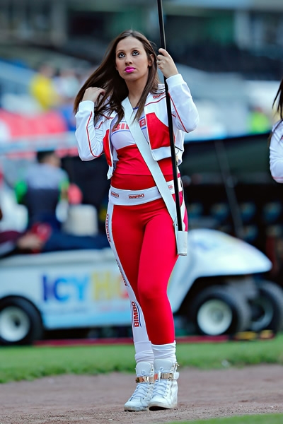 La pasarela en la grama del Azteca.