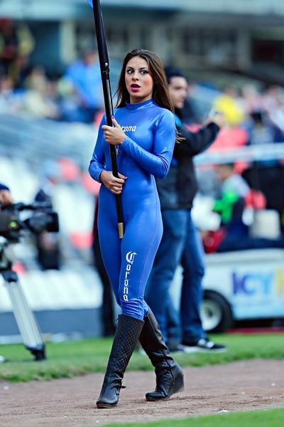 La pasarela en la grama del Azteca.