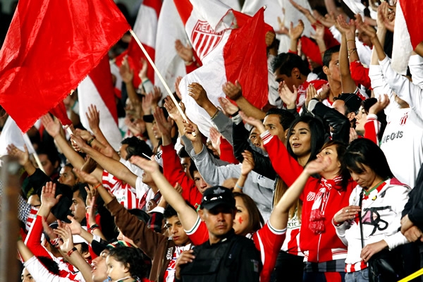 La porra no deja de alentar a sus Rayos.