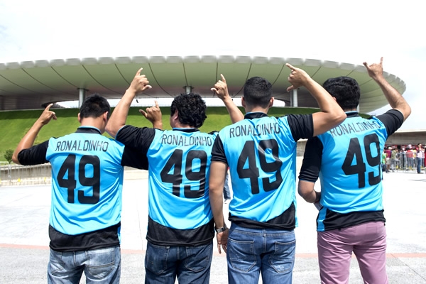 La Ronaldinhomanía, en su máxima expresión.