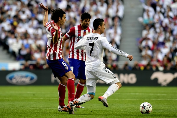 La zaga del Atleti es aguerrida y censura a Cristiano.